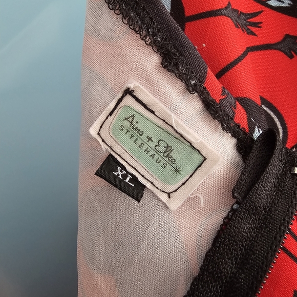 AINS AND ELKE RED FAN SLEEVE DRESS - Picture 6 of 6